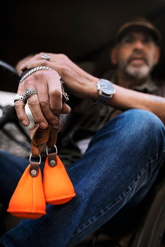Nahaufnahme Hand mit orangem Hävyx Trainingstool