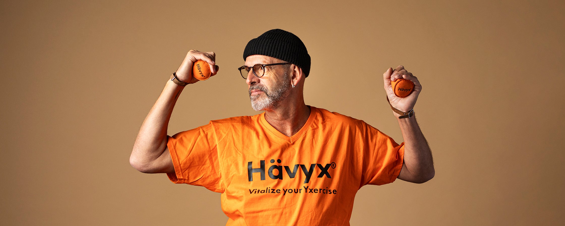 Mann im orangen T-Shirt – Hävyx Health Banner